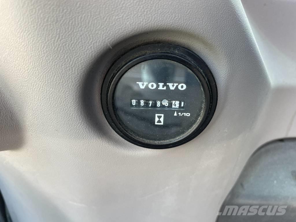 Volvo ECR235EL Roomikekskavaatorid
