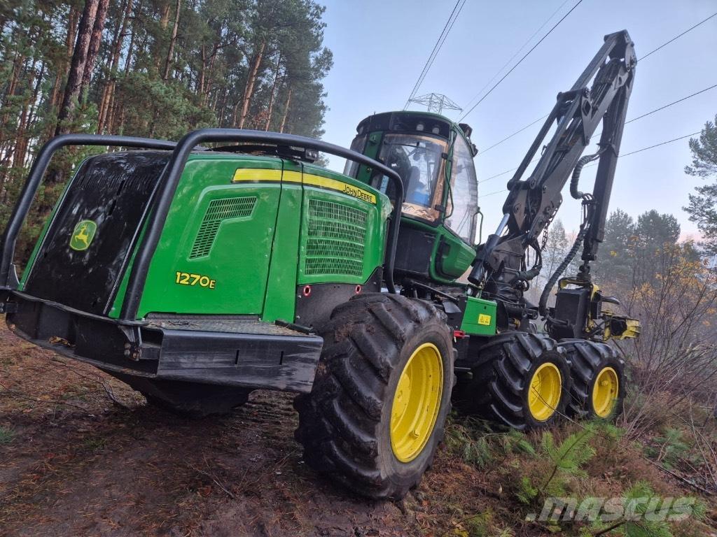 John Deere 1270 E Harvesterid