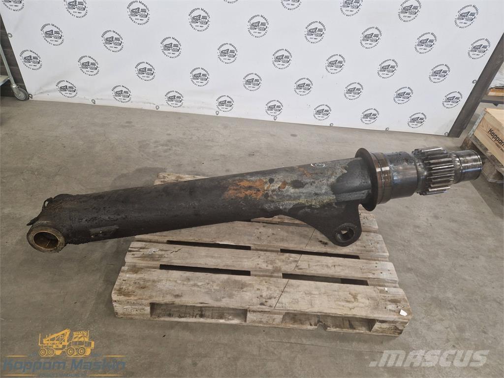 Komatsu 130F Forvarderi kraanad