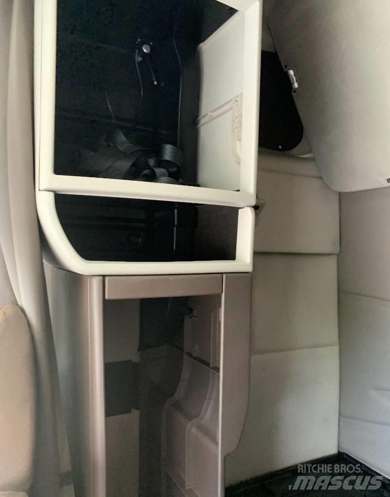 Volvo VNL 42 670 Sadulveokid