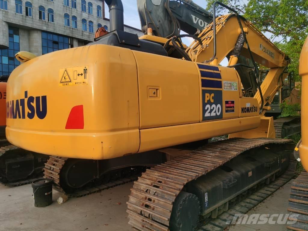 Komatsu PC 220-7 Roomikekskavaatorid