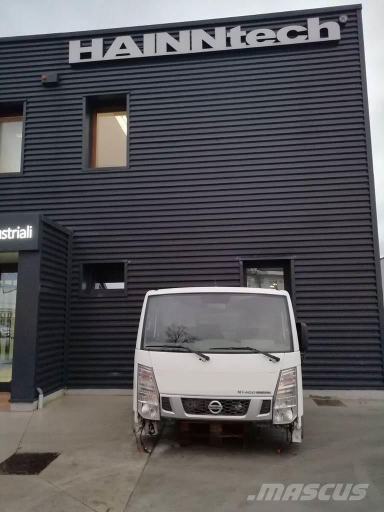 Nissan NT 400 Kabiinid