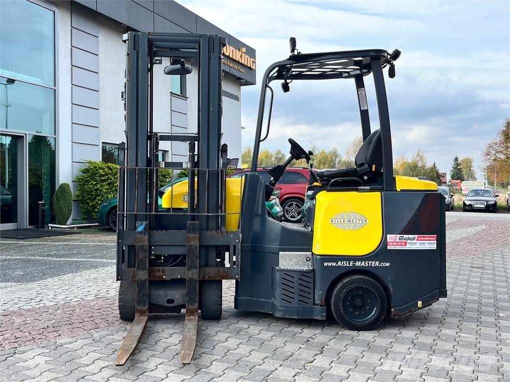 Aisle-Master 15NE Kitsa vahekäigu tõstukid