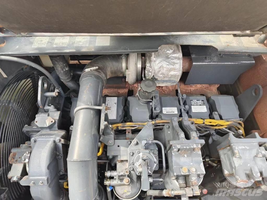 Komatsu PC 450-8 Roomikekskavaatorid