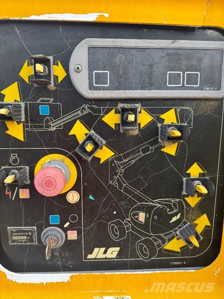 JLG 450 AJ Iseliikuvad poomtõstukid