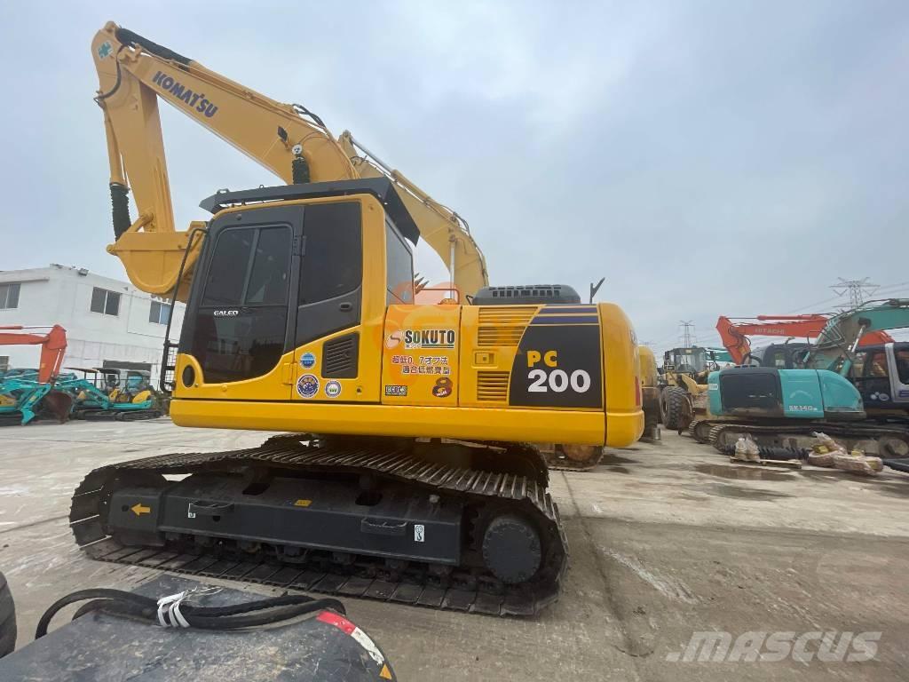 Komatsu PC 200-8 Roomikekskavaatorid