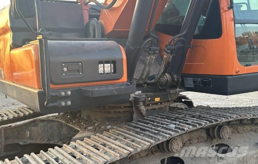 Doosan DX220 Roomikekskavaatorid