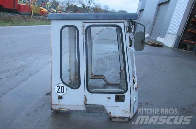 Kubota R 520 Kabiinid
