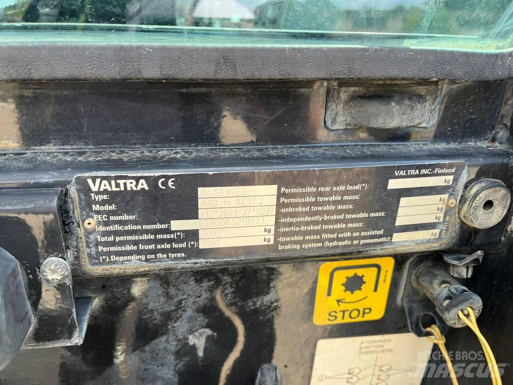 Valtra A 93 Traktorid