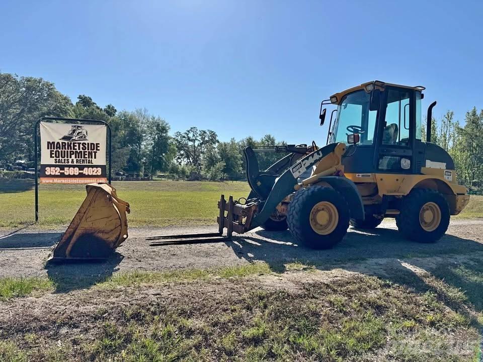John Deere 244 J Rataslaadurid