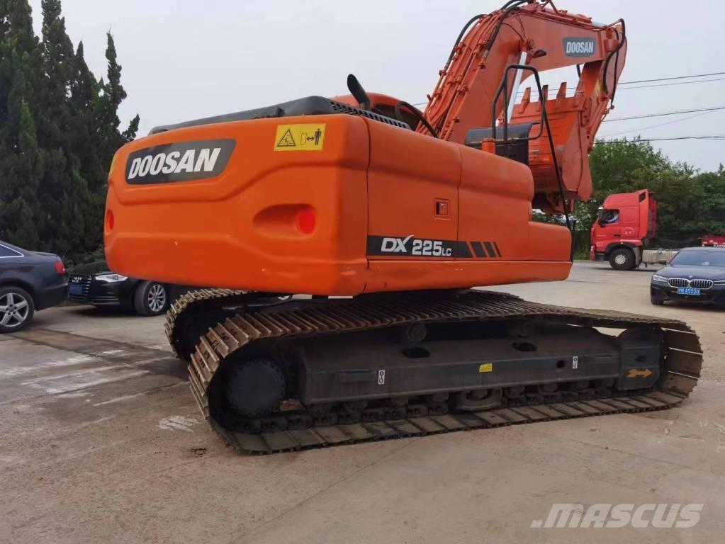 Doosan dx225 Roomikekskavaatorid