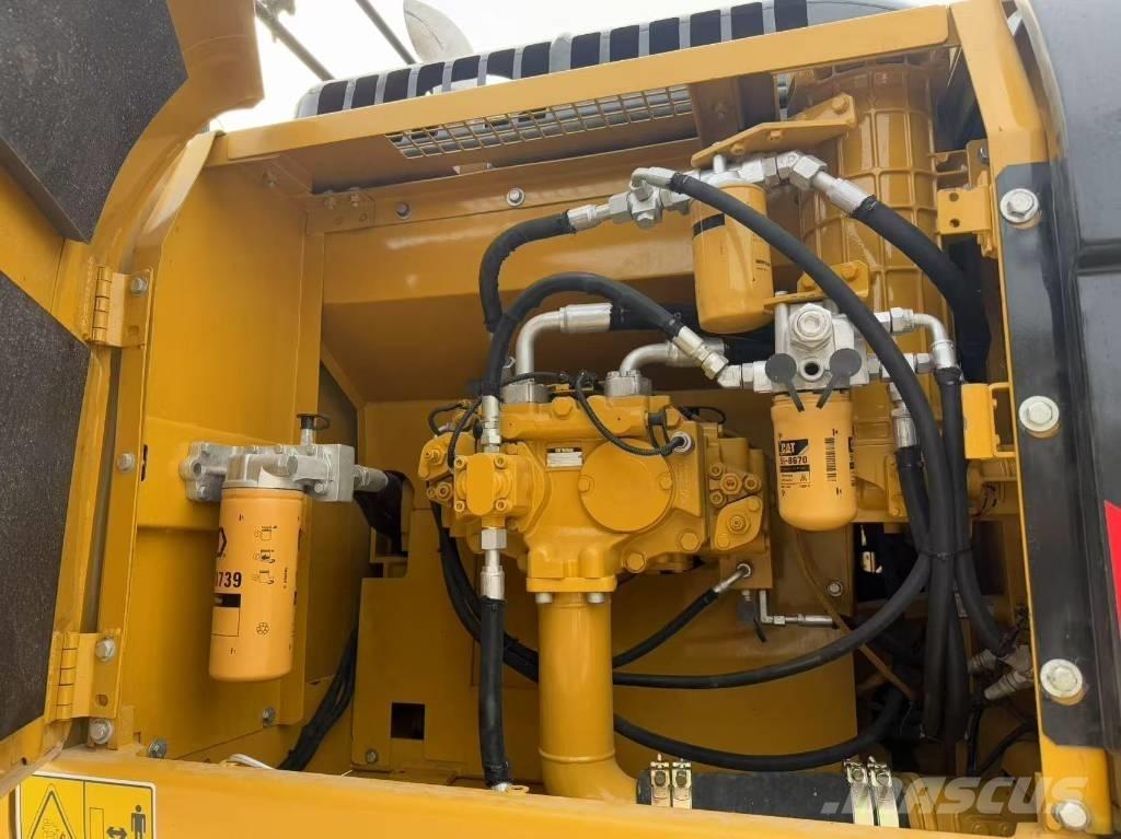 CAT 330 D Roomikekskavaatorid