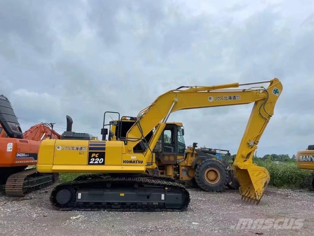Komatsu PC220-8 Roomikekskavaatorid