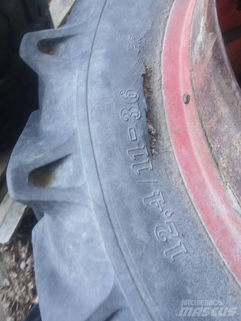 Raju 12,4/11-36 Rehvid, rattad ja veljed
