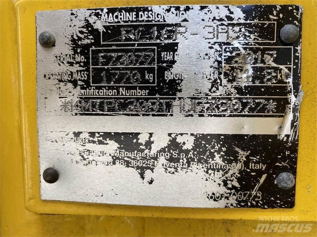 Komatsu PC16R-3HS Ratasekskavaatorid