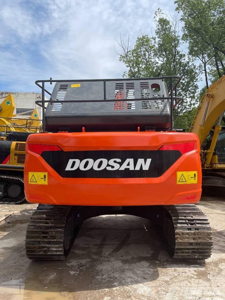 Doosan DX 225 Väikeekskavaatorid 7t-12t