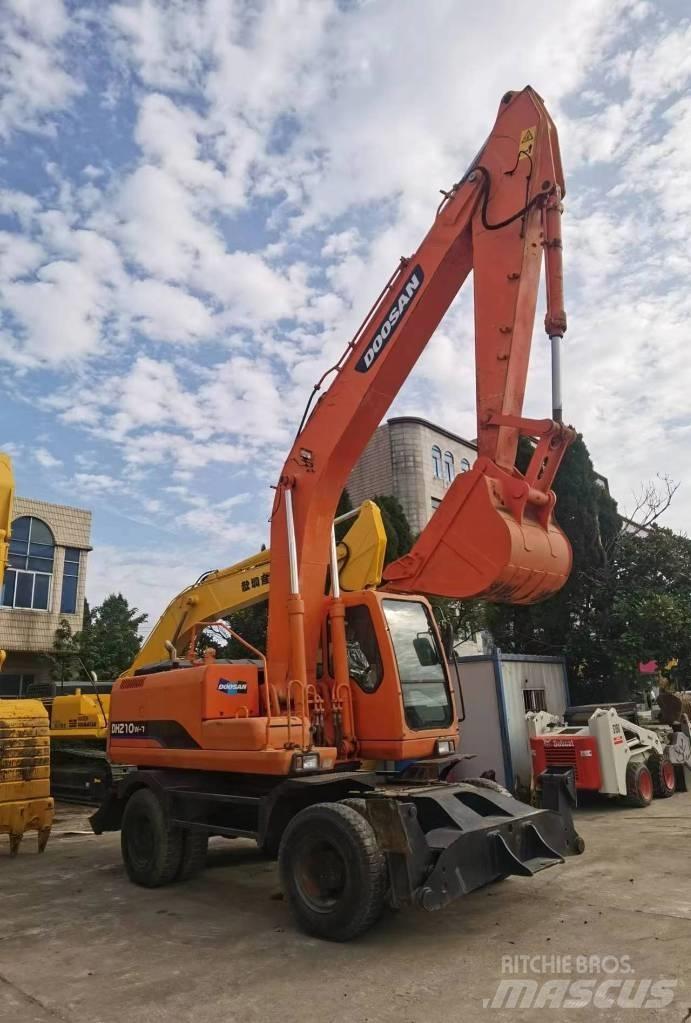 Doosan DH 210 W-7 Ratasekskavaatorid