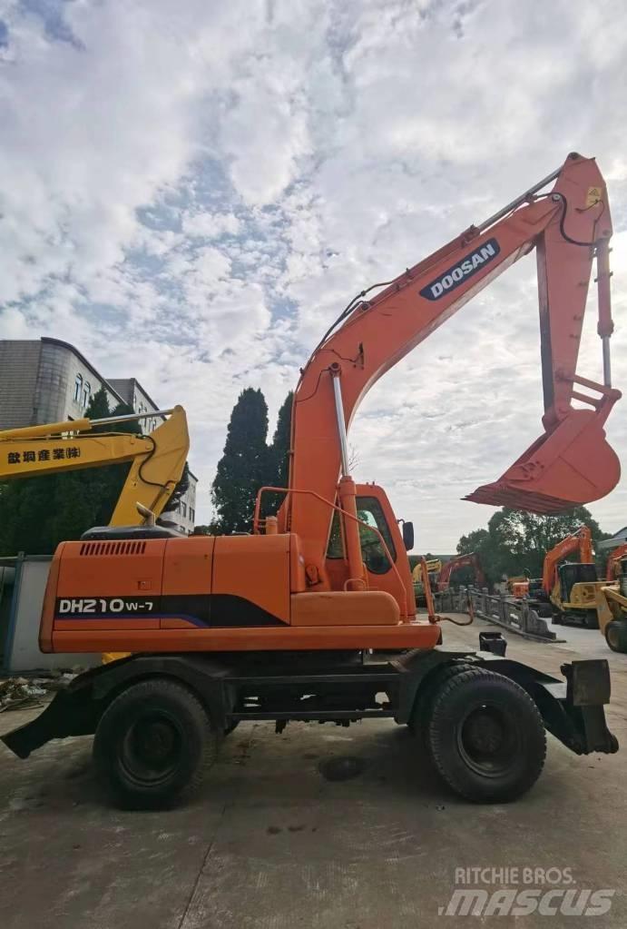 Doosan DH 210 W-7 Ratasekskavaatorid