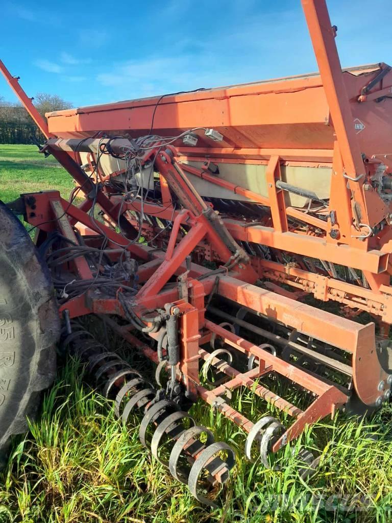 Kuhn Integra 4000 Külvik-äkked