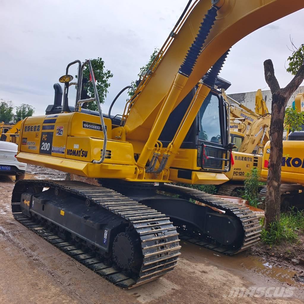 Komatsu PC 200 Roomikekskavaatorid