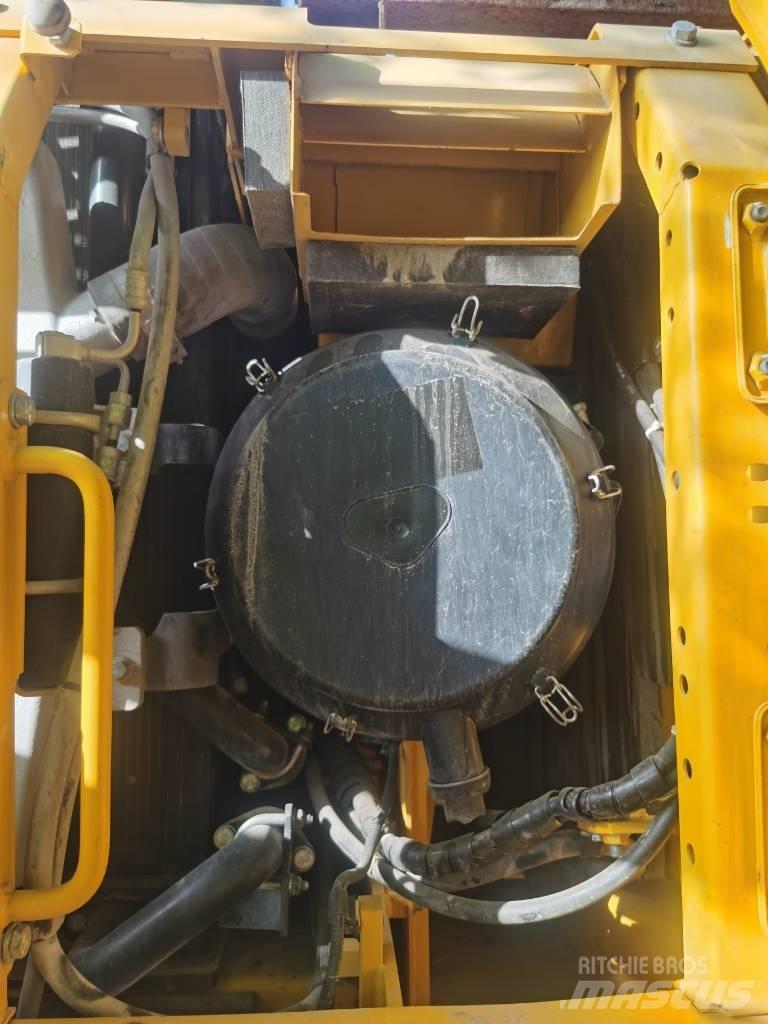 Komatsu PC 460-8 Roomikekskavaatorid