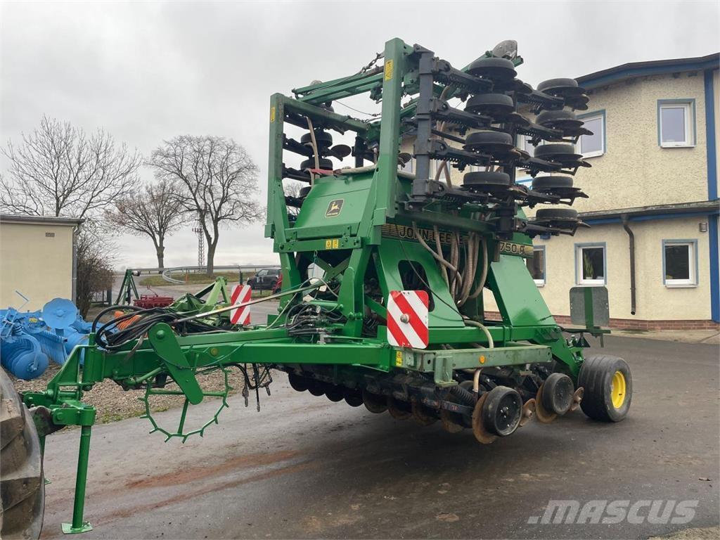 John Deere 750A 6m Täppiskülvikud