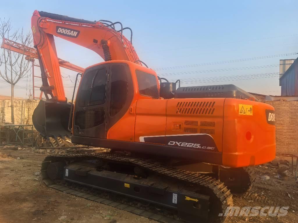 Doosan DX 225 LC Roomikekskavaatorid