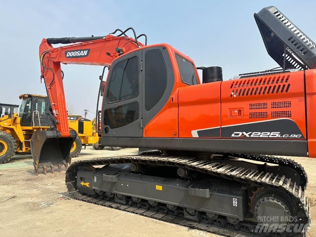 Doosan DX 225LC-9C Roomikekskavaatorid