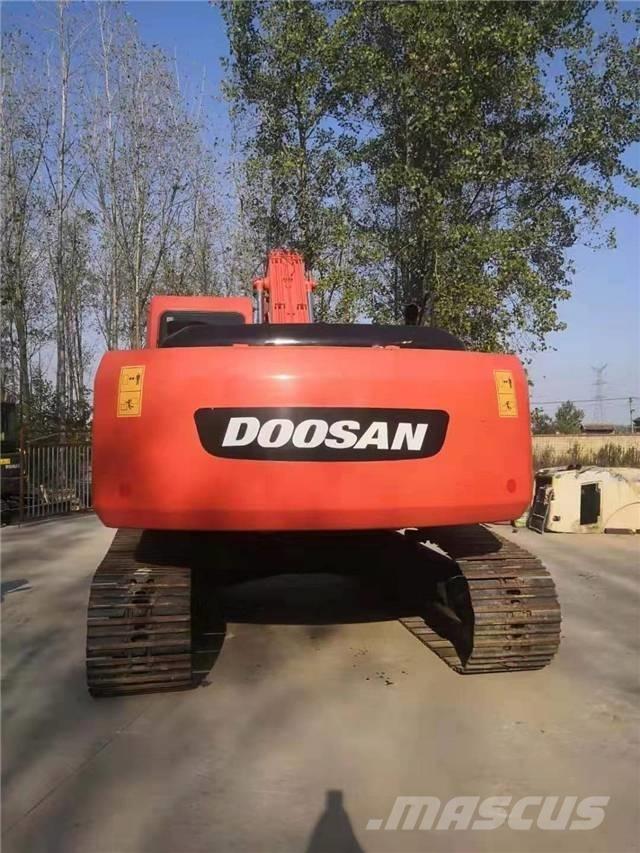 Doosan DH225LC-7 Roomikekskavaatorid