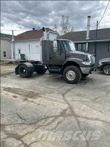 International 4400 Sadulveokid