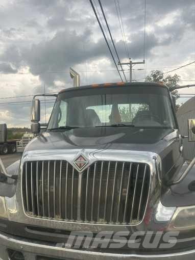 International 4400 Sadulveokid