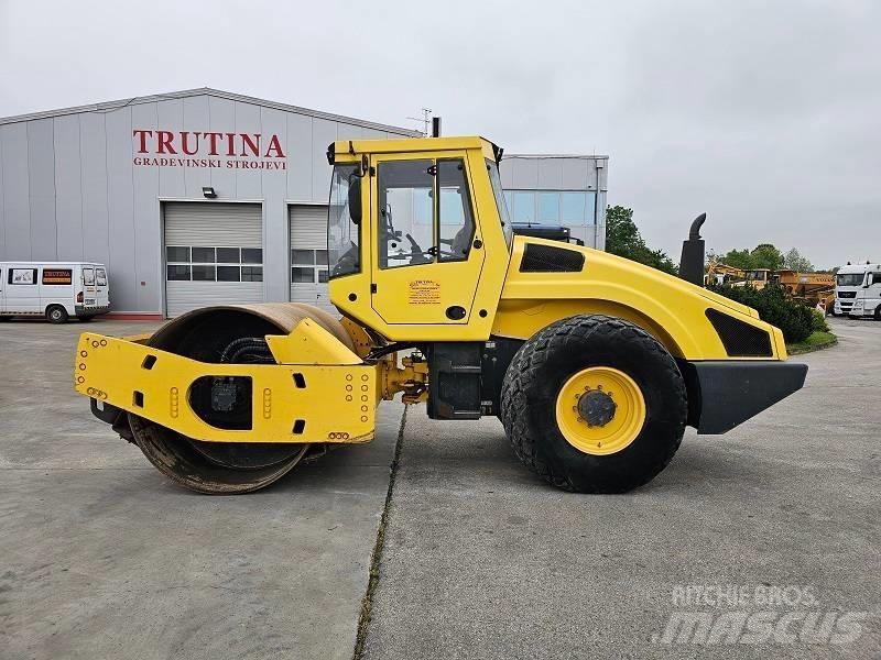Bomag BW 213 D H-4 Ühe trumliga rullid