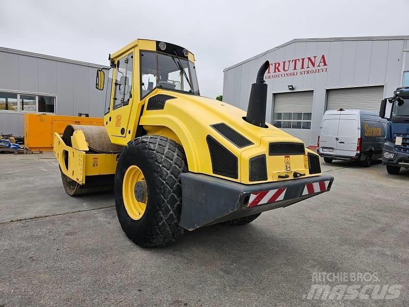 Bomag BW 213 D H-4 Ühe trumliga rullid