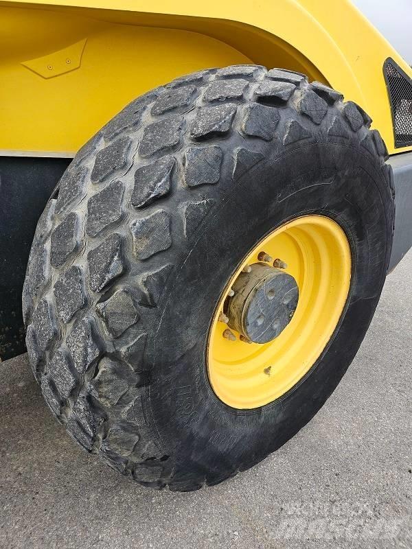 Bomag BW 213 D H-4 Ühe trumliga rullid
