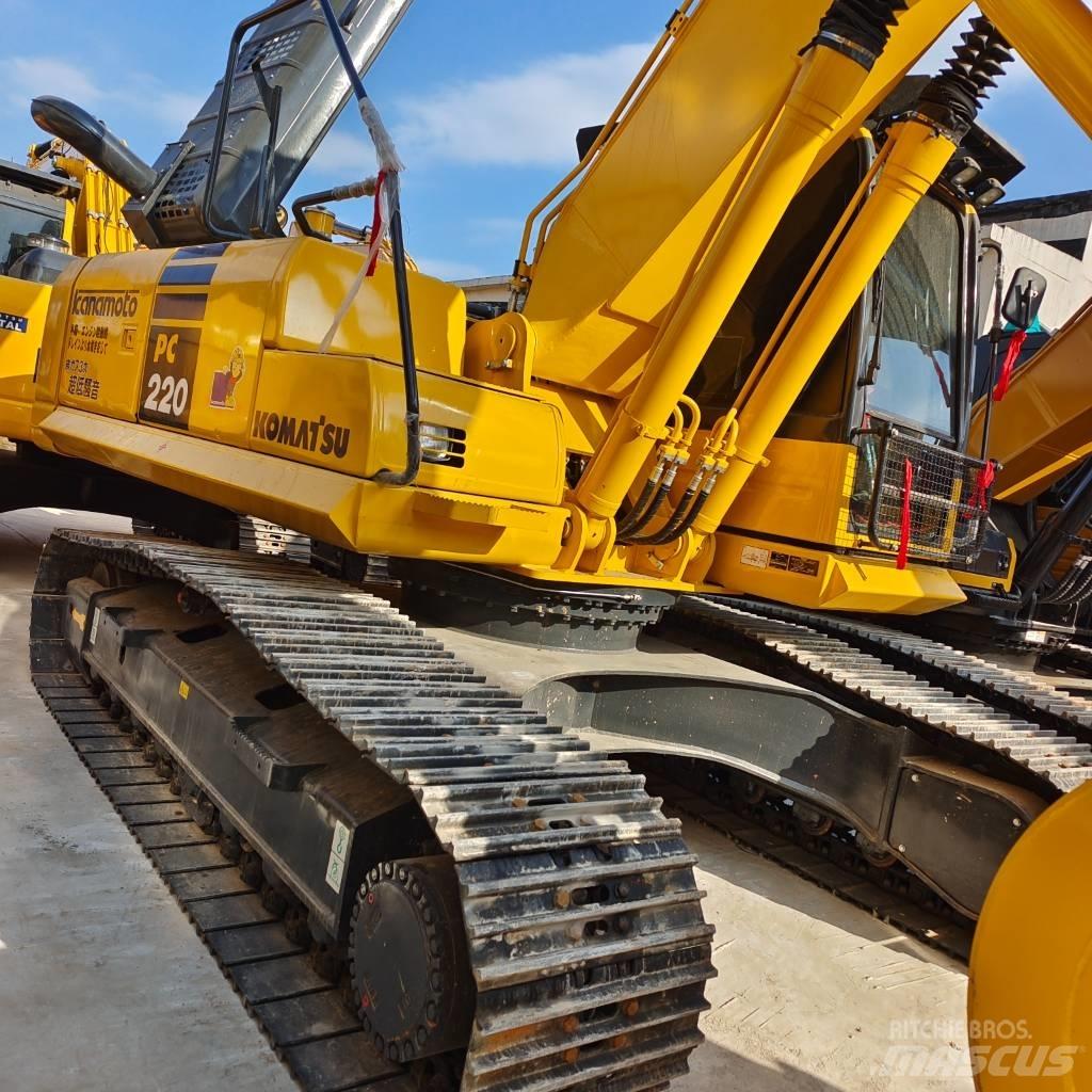Komatsu PC 200-8 Roomikekskavaatorid