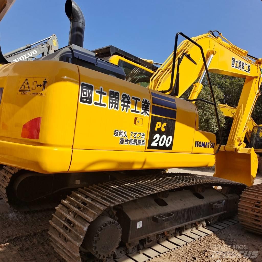 Komatsu PC 200-8 Roomikekskavaatorid
