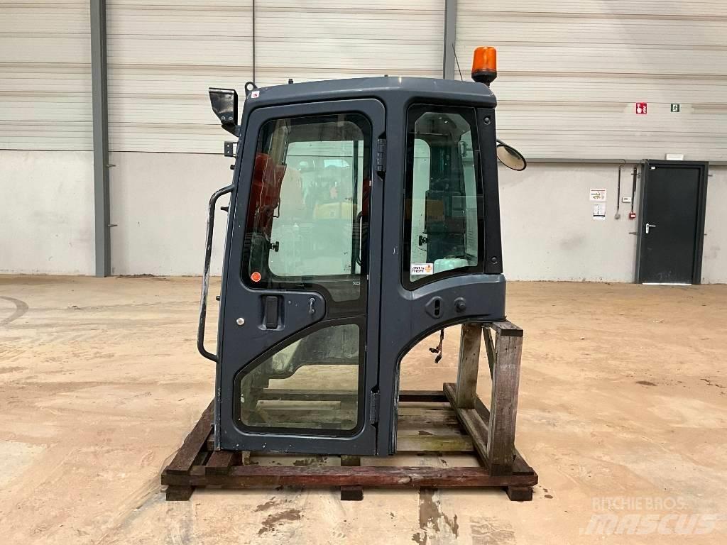 Kubota U 48-4 / U 55-4 Kabiinid