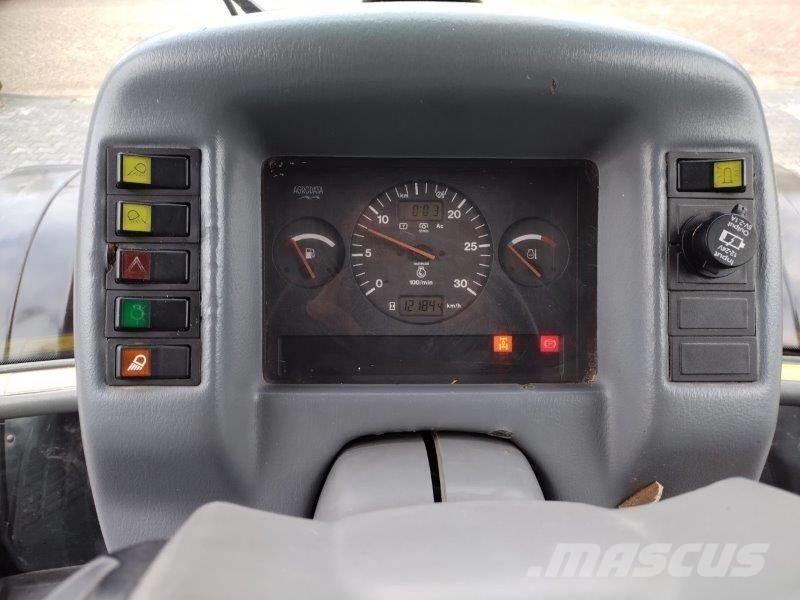 Valtra 6850 Traktorid