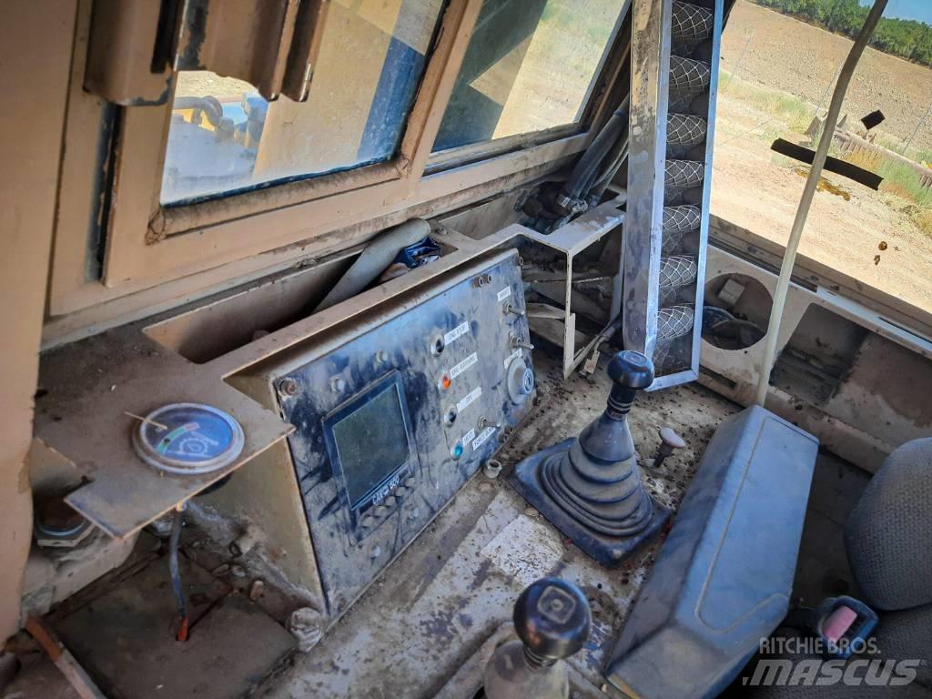 Komatsu D 375-1 Buldooserid