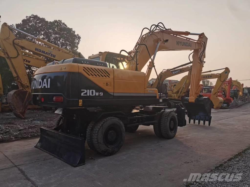 Hyundai R210W-7 Ratasekskavaatorid