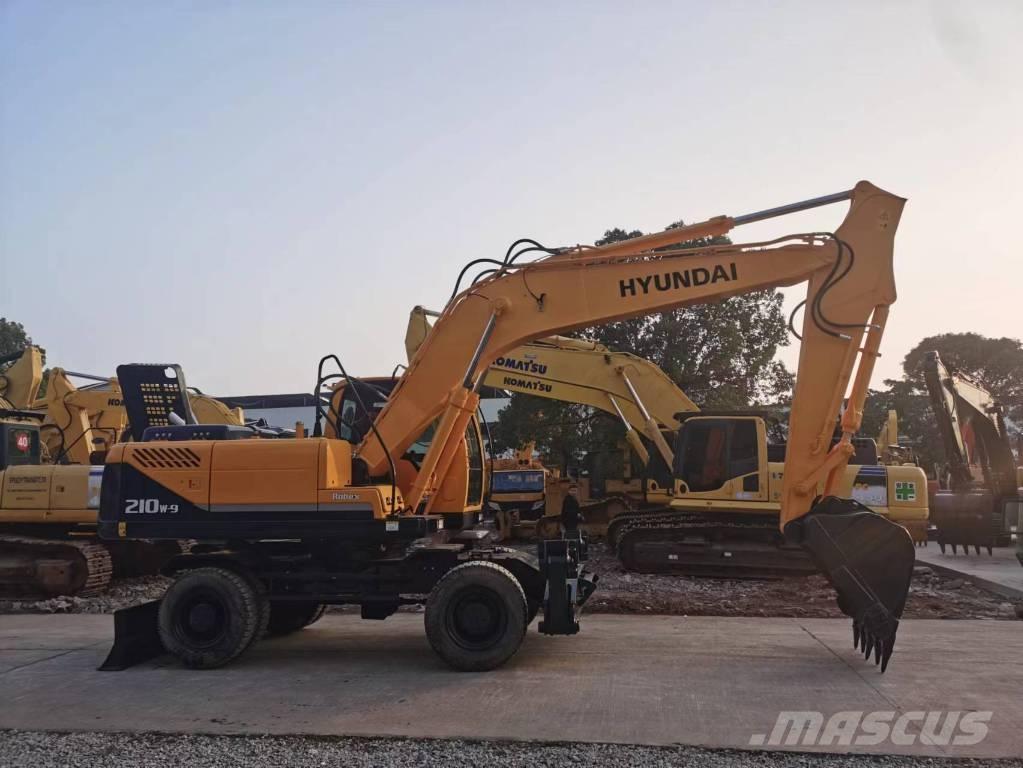 Hyundai R210W-7 Ratasekskavaatorid