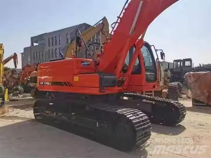 Doosan DX 225 LC Roomikekskavaatorid