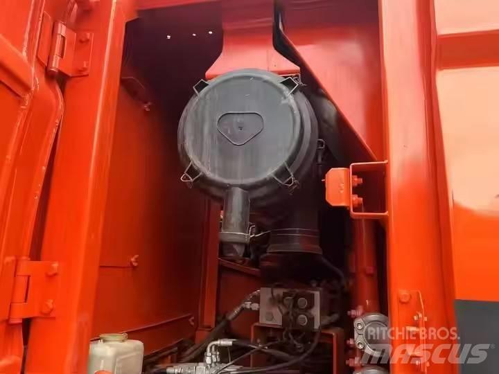 Doosan DX 225 LC Roomikekskavaatorid