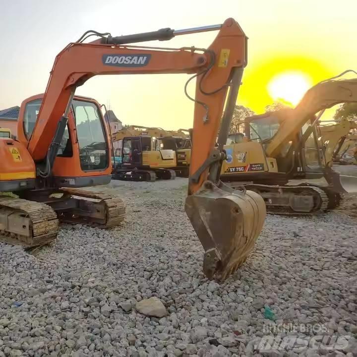 Doosan DX85-9C Roomikekskavaatorid