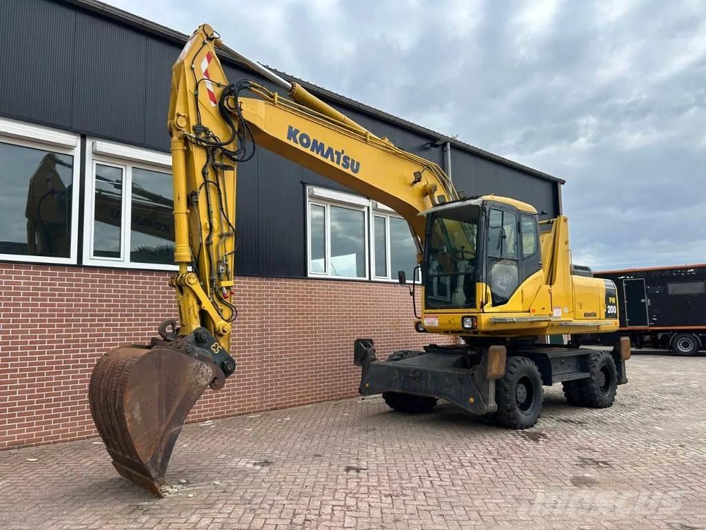 Komatsu PW200 Ratasekskavaatorid