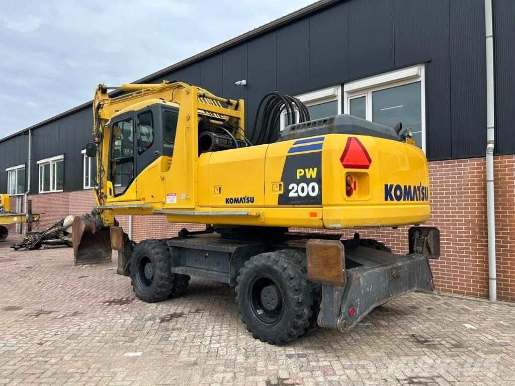 Komatsu PW200 Ratasekskavaatorid