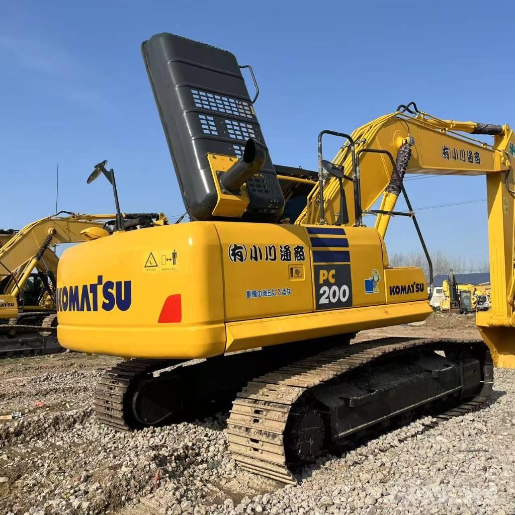 Komatsu PC 200 Roomikekskavaatorid