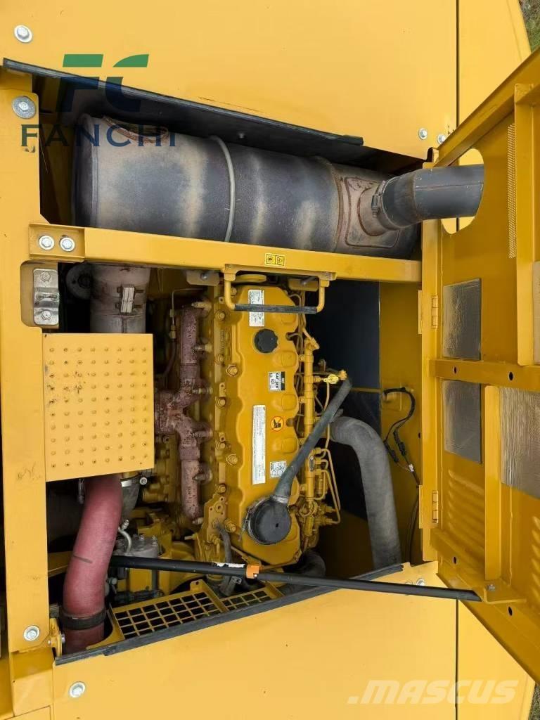 CAT 345 Roomikekskavaatorid