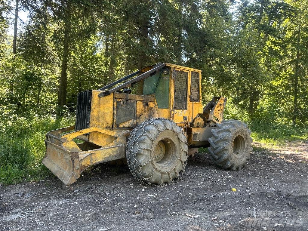 John Deere 540 E Väljaveotraktorid
