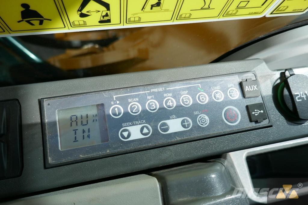 CAT 352 Roomikekskavaatorid